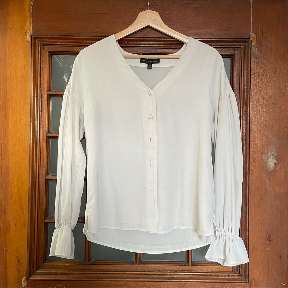 BANANA REPUBLIC POET SLEEVE BUTTON LONG SLEEVE BLOUSE